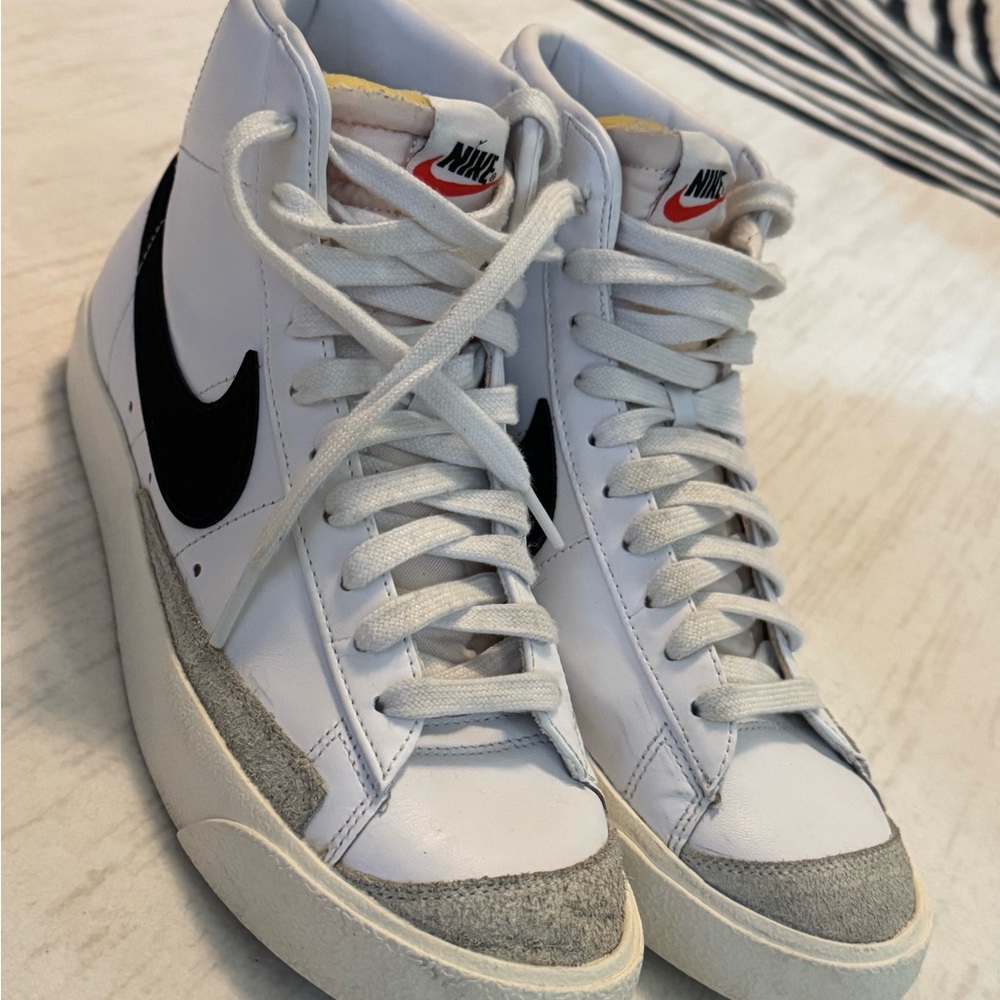 Nike Men’s Blazer Mid ‘77 Vintage Shoes Size 8.5 Sneakers White Black